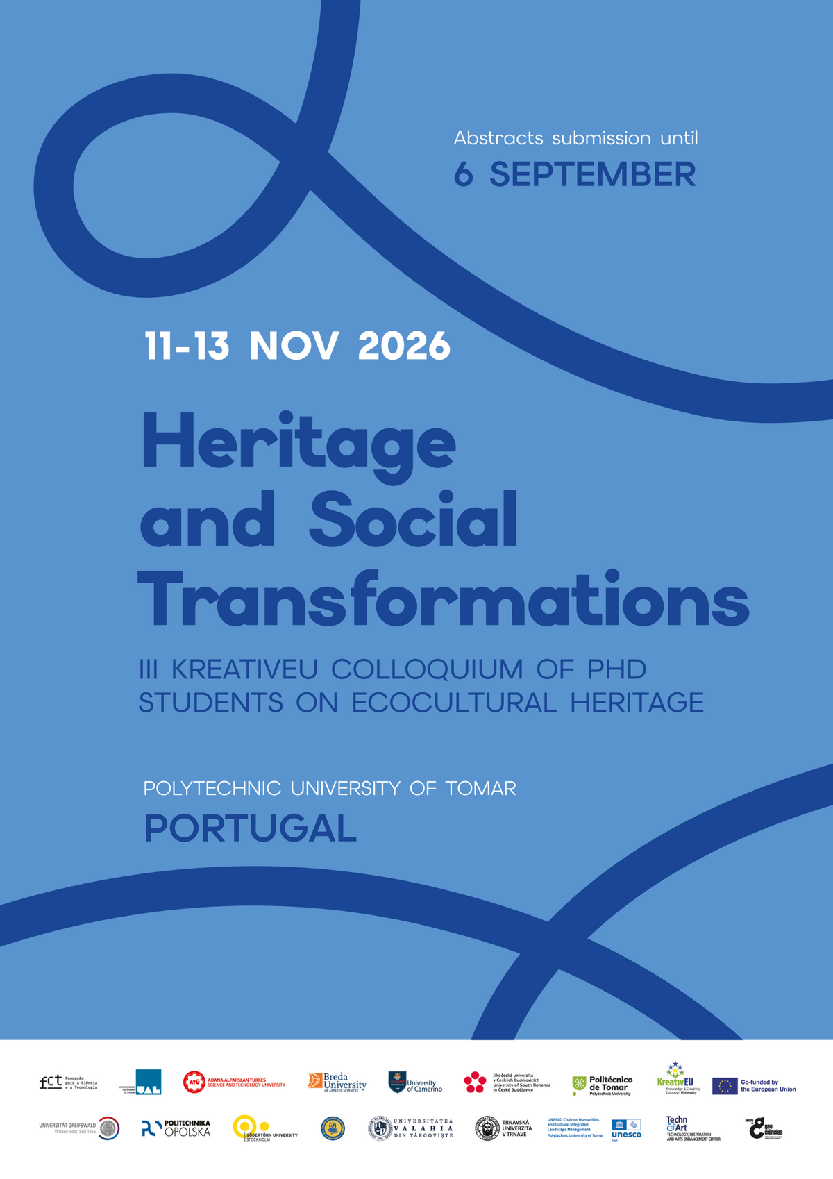 Poster für das PhD-Colloquium. Hellblauer Untergrund mit dunkelblauer Linie, die sich über das Blatt schnörkelt. Auf dem Plakat steht: "Abstracts submission until 6 September. 11-13 Nov 2026. Heritage and Social Transformations. III. KreativEU Colloquium of PhD students on ecocultural heritage. Polytechnic University of Tomar. Portugal." Im Fuß des Plakats befinden sich die Logos aller Kooperationspartner.